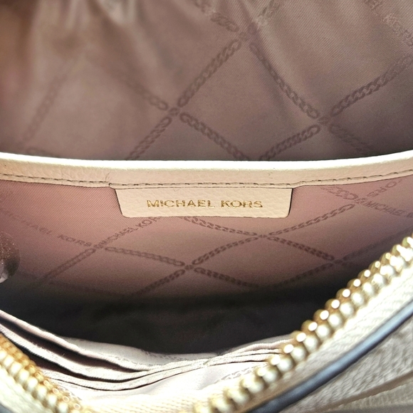 Michael Kors Jet Set Signature Leather Clutch Crossbody Bag EUC Bag Charm - Picture 7 of 12